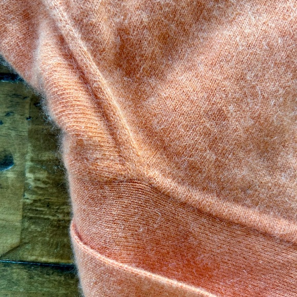 ****SOLD**** Vintage Cashmere Sweater / Pringle of Scotland - Picture 7 of 12
